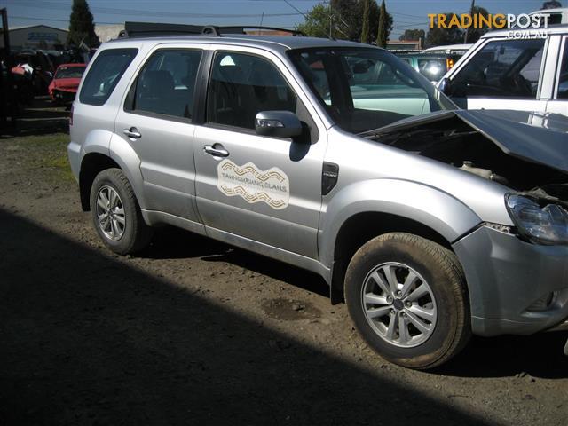 FORD ESCAPE 2010 FOR WRECKING (COMPLETE CAR ) MANY PARTS