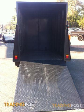 Enclosed trailer dual axle
