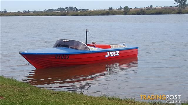 Fibreglass-Clinker-202-powered-ski-boat