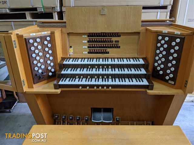 Classical Organ Shell - 3 manual (61 keyboards) and a 32 note AGO radial arc pedal board and match