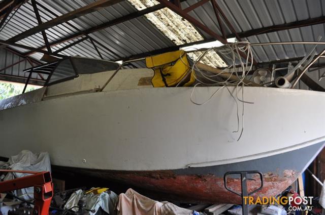 27ft Cabin Cruiser Project Boat