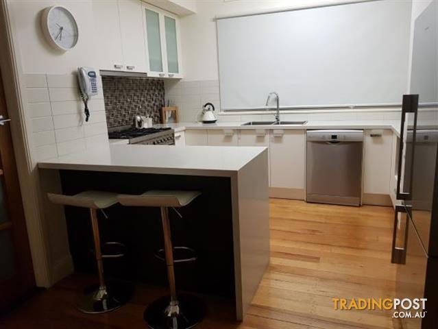 U Shaped Kitchen With Island Bench And Appliances