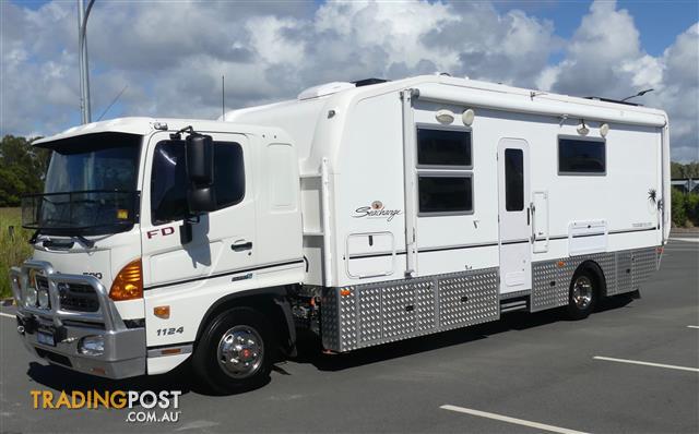 32FT-LUXURY-PROFESSIONALLY-CONSTRUCTED-MOTORHOME-HINO-FD-500-2015