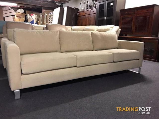 BRAND NEW EX DISPLAY DESIGNER SOFAS ON SALE   6TV5 Boxed640x480 