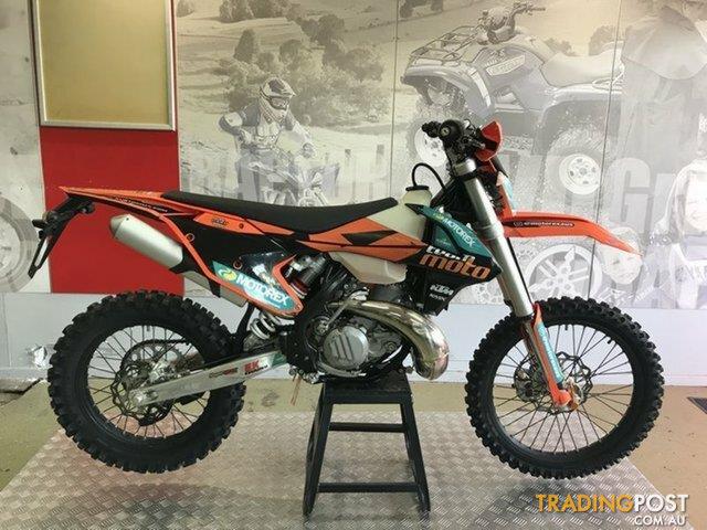 2017-KTM-300-EXC-300CC-MY17-Enduro