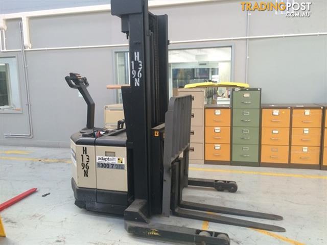 Crown walkie stacker forklift