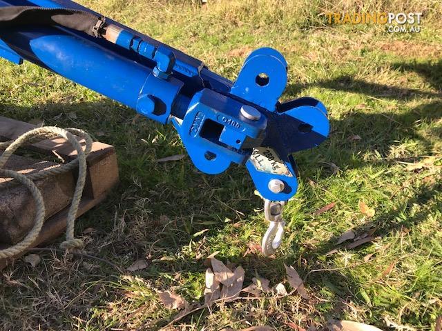 Truck-Ute-Crane-Hoist-Lindsell-c-w-Hydraulic-Pack-2-5m-Reach