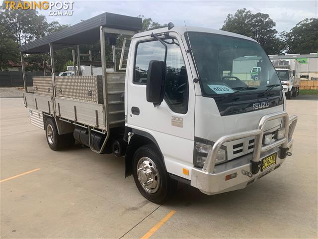 Isuzu-NPR200-Tray-Truck